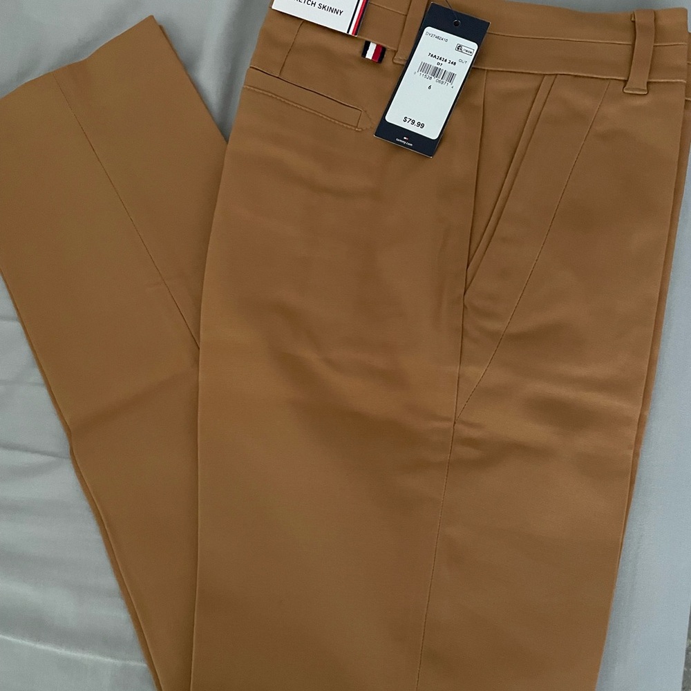 NWT Tommy Hilfiger Women’s Tan Stretch Skinny Pants, size 6